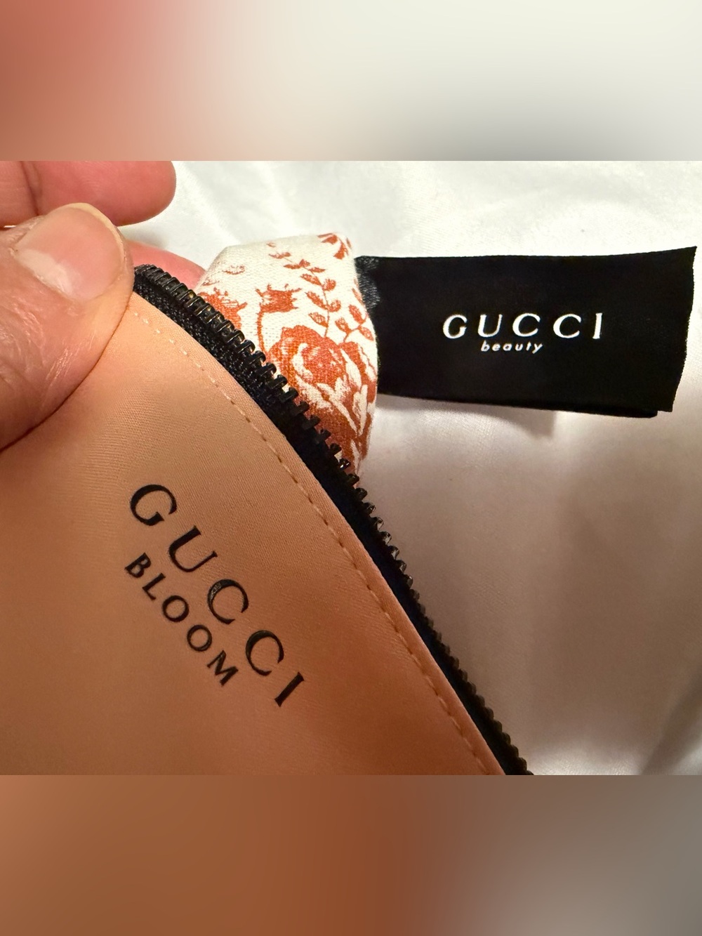 Gucci Bloom pink satin zippered pouch / cosmetic bag. New in box - Picture 9 of 10